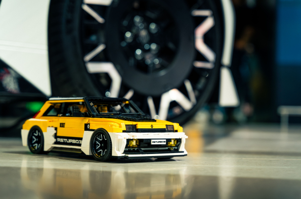 Renault backs fan-built LEGO® R5 Turbo 3E project, calling on public to support creator in his quest for 10,000 signatures so it can be considered for production