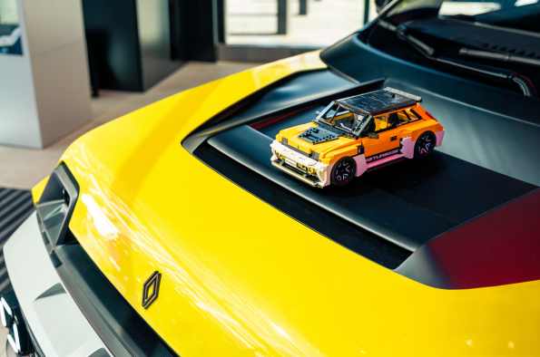 Renault backs fan-built LEGO® R5 Turbo 3E project, calling on public to support creator in his quest for 10,000 signatures so it can be considered for production