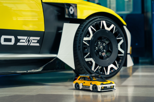 Renault backs fan-built LEGO® R5 Turbo 3E project, calling on public to support creator in his quest for 10,000 signatures so it can be considered for production