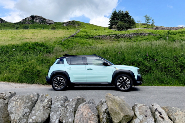 Renault 4 E-Tech electric ‘Plein Sud’ charged by solar power to drive from Land’s End to John O’Groats to celebrate the Summer Solstice