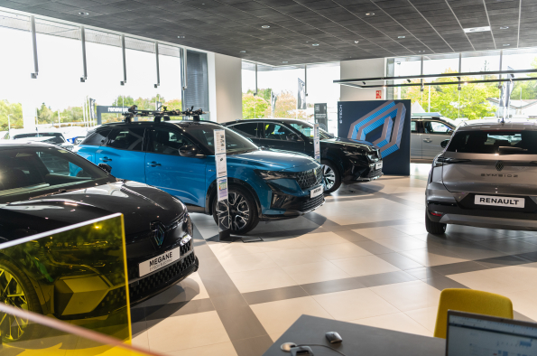 Park’s Renault East Kilbride is the latest UK retailer to feature brand’s new network corporate identity