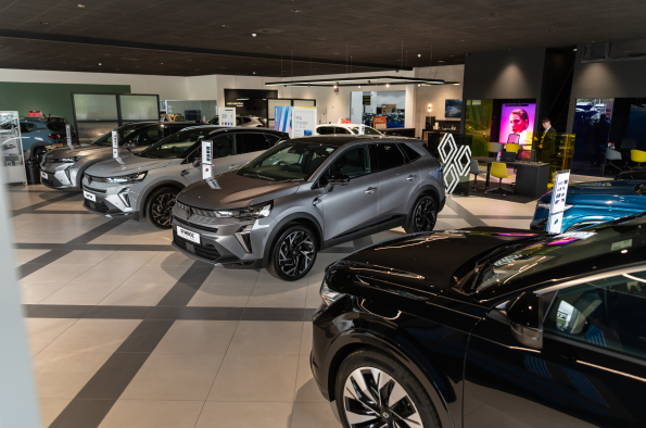 Park’s Renault East Kilbride is the latest UK retailer to feature brand’s new network corporate identity