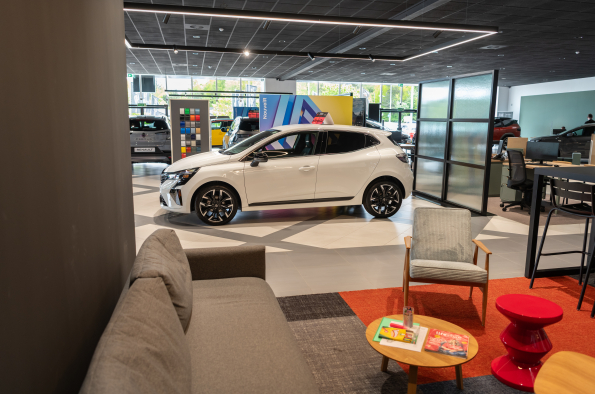 Park’s Renault East Kilbride is the latest UK retailer to feature brand’s new network corporate identity