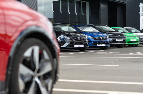 Park’s Renault East Kilbride is the latest UK retailer to feature brand’s new network corporate identity