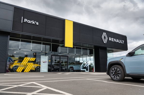 Park’s Renault East Kilbride is the latest UK retailer to feature brand’s new network corporate identity