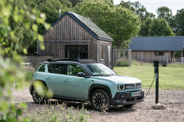 Renault 4 E-Tech electric ‘Plein Sud’ completes solar-powered Land’s End to John O’Groats Drive
