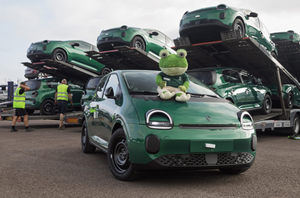 Renault Twingo E-Tech electric ‘Le Frog’ makes the leap to UK retailers ahead of general order books opening