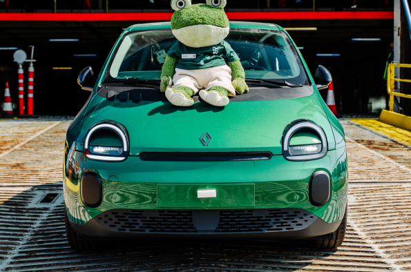 Renault Twingo E-Tech electric ‘Le Frog’ makes the leap to UK retailers ahead of general order books opening