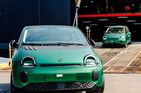 Renault Twingo E-Tech electric ‘Le Frog’ makes the leap to UK retailers ahead of general order books opening