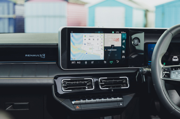 WHAT CAR? NAMES RENAULT‘S OPENR LINK INFOTAINMENT SYSTEM AS THE BEST ON THE MARKET